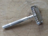 Walker & Hall safety razor (V416)